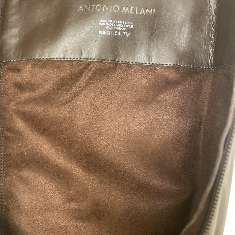 Antonio Melani Brown Booths View 3